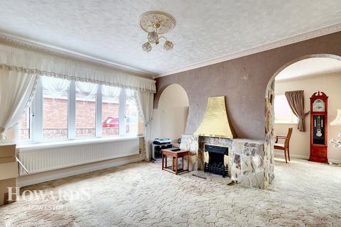 Gresham Close, Lowestoft 3 bed detached bungalow for sale