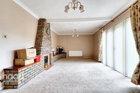 Usk Road, Pontypool 2 bed detached bungalow for sale