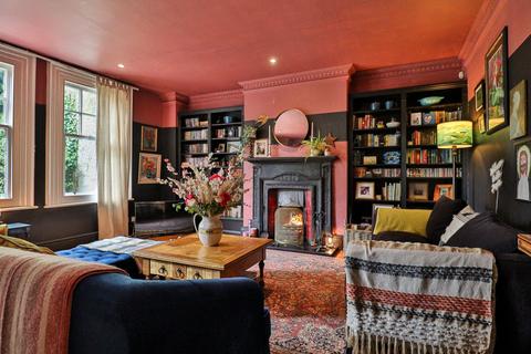 Newton House 8 bed terraced house for sale