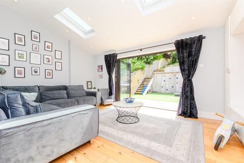 Walnut Close, Chatham, Kent 4 bed semi