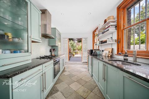 Brenthouse Road, London E9 4 bed terraced house for sale