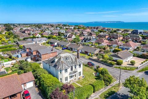 57 Western Avenue, Barton on Sea, New... 2 bed apartment for sale