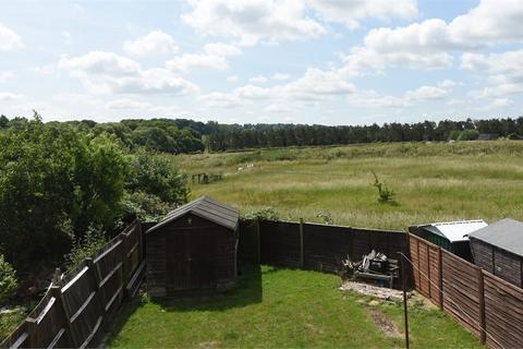 Sharp's Close, Waddesdon... 3 bed semi