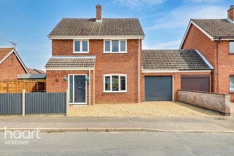 Manor Close, Hockering 4 bed link detached house for sale