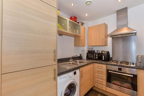 Kingfisher Meadow, Maidstone, Kent 2 bed apartment for sale