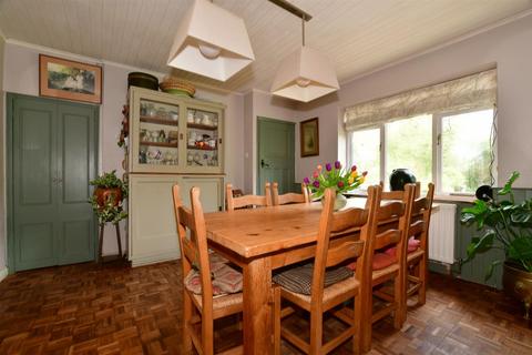 River Lane, Leatherhead KT22 4 bed semi
