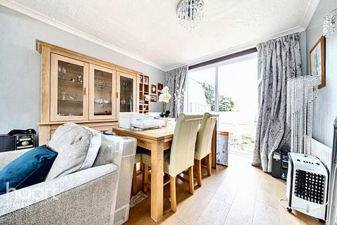 Reynolds Road, Hayes 3 bed semi