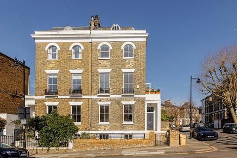 Richmond Avenue, Barnsbury... 3 bed semi
