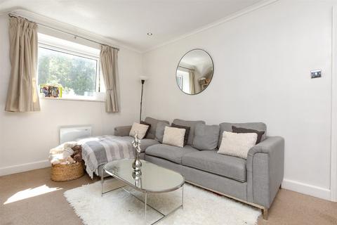 Nutfield Road, Redhill, Surrey 1 bed apartment for sale