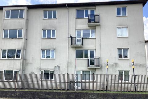 6 Derwent House, Samuel Street... 3 bed flat for sale