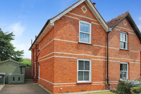 Meadowside Road, Pangbourne 2 bed semi