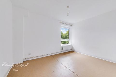 Pigott Street, London 2 bed flat for sale