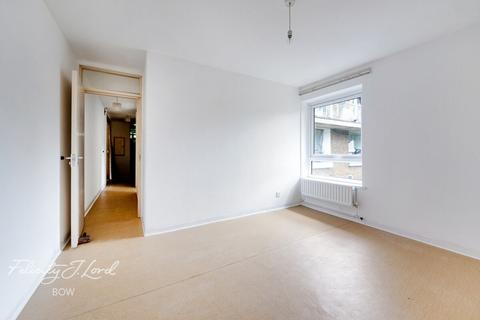 Pigott Street, London 2 bed flat for sale