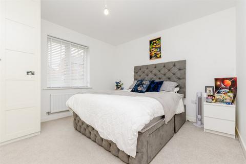 19 Cornfield Drive, Gravesend DA11 1 bed ground floor flat for sale