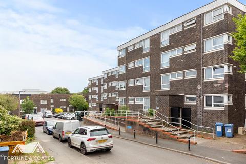 Shawbridge, Harlow 2 bed flat for sale