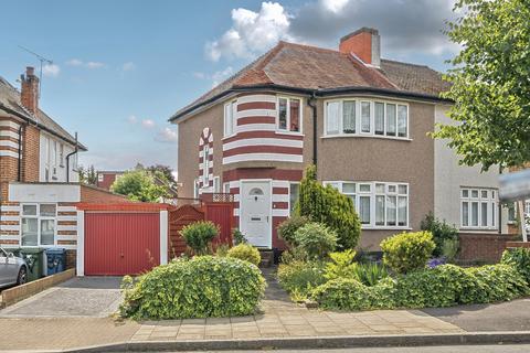 Beverley Gardens, Stanmore, Middlesex 3 bed semi