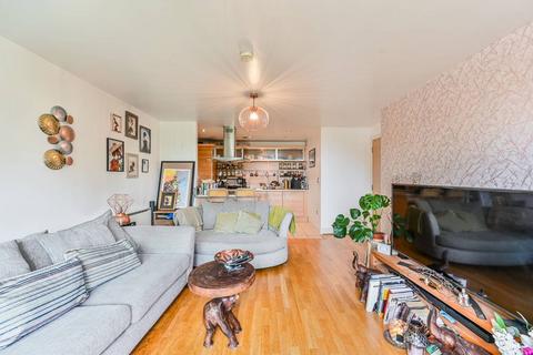 Oyster Wharf, Battersea, London, SW11 2 bed flat for sale