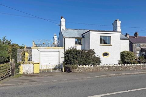 Llanwnda, Caernarfon, Gwynedd, LL54 3 bed detached house for sale