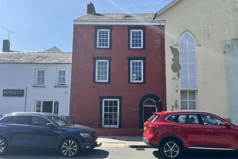 10 Albany Terrace, Haverfordwest 6 bed townhouse for sale