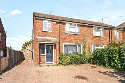 Green Lane, Farnham, United Kingdom, GU9 3 bed semi