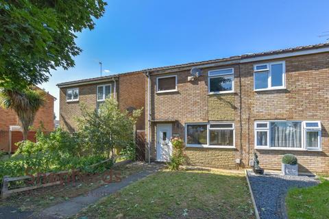 Dymokes Way, Hoddesdon EN11 3 bed semi