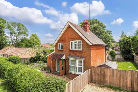 Whynot Lane, Andover 3 bed detached house for sale