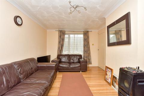 Patrixbourne Avenue, Twydall... 3 bed semi