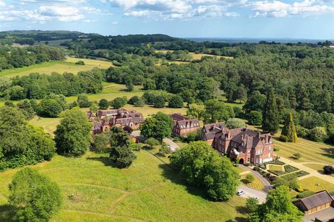 Enton Nr Godalming * No Onward Chain* 2 bed terraced house for sale