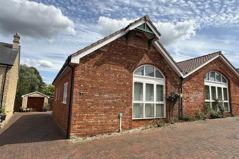 Edreds Court, Calne SN11 3 bed end of terrace house for sale