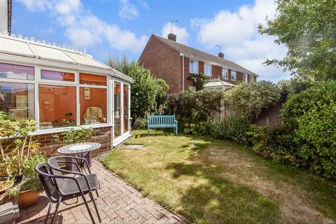 Quested Way, Harrietsham, Maidstone... 3 bed semi