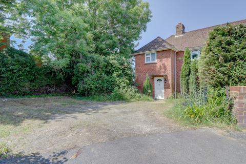 Ash Road, Buckinghamshire HP27 2 bed semi