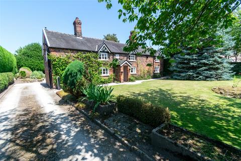 Chestnut Drive, Holmes Chapel 3 bed detached house for sale