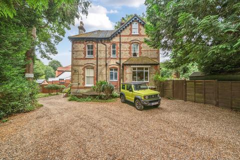Denefield Drive, Kenley CR8 2 bed flat for sale