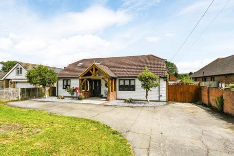 Nats Lane, Brook, Ashford, Kent, TN25 4 bed detached house for sale
