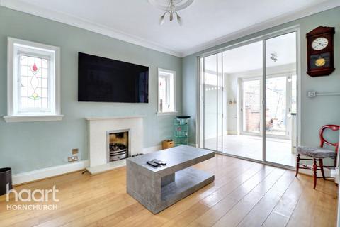 Fairkytes Avenue, Hornchurch 3 bed semi