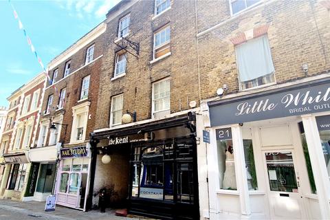 High Street, Kent DA11 2 bed flat for sale