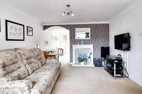 Barrow Road, Kenilworth 3 bed semi