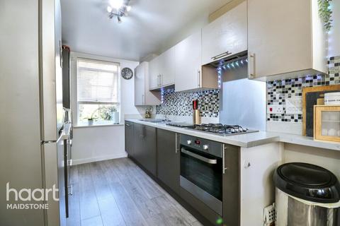 Bunyard Way, Maidstone 3 bed semi