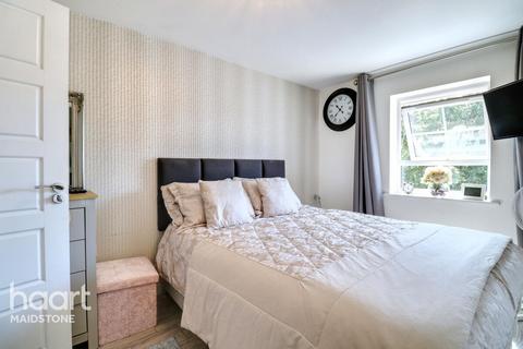 Bunyard Way, Maidstone 3 bed semi