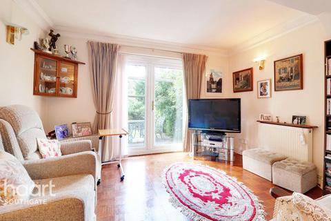 Fairview, Potters Bar 2 bed bungalow for sale