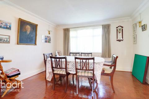 Fairview, Potters Bar 2 bed bungalow for sale