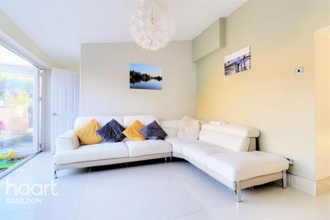 Dowland Walk, Basildon 3 bed semi