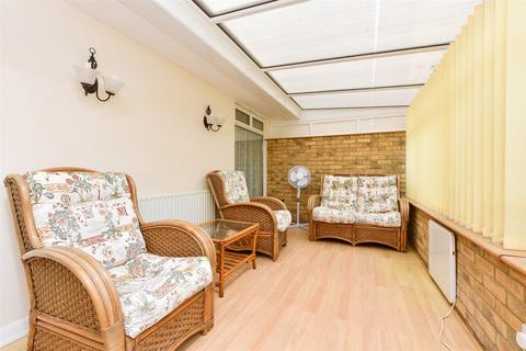 Pluckley Gardens, Margate CT9 2 bed terraced bungalow for sale