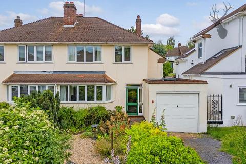 Roundmead Close, Loughton 3 bed semi