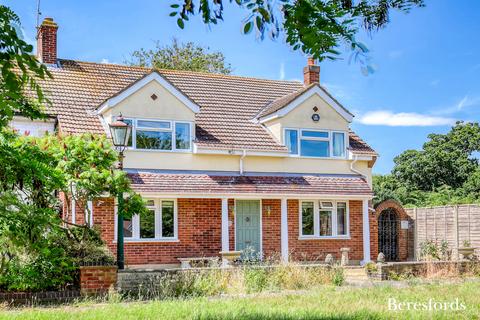 Maldon Road, Margaretting, CM4 3 bed semi