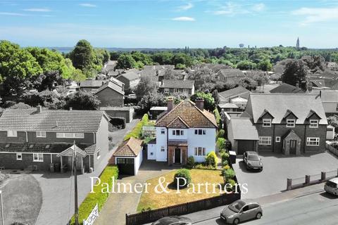 Heathfield Road, Holbrook, Ipswich... 3 bed detached house for sale