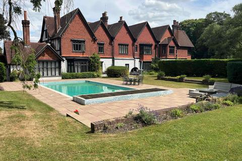 Park Road, Tring, Hertfordshire, HP23 7 bed detached house for sale