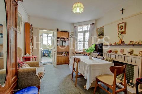 Larch Road, London, NW2 4 bed terraced house for sale