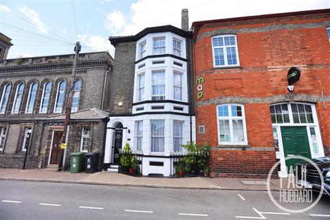 Deneside, Great Yarmouth, NR30 4 bed terraced house for sale