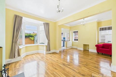 Queensgate, East Yorkshire YO16 4 bed semi